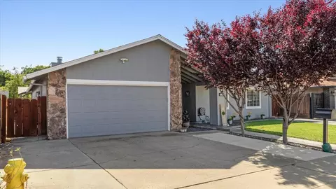 Exterior - 2216 Venus Dr, Ceres, CA 95307 photo 2 of 9