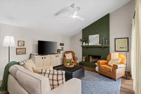 Living - 2216 Venus Dr, Ceres, CA 95307 photo 2 of 5