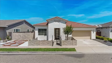 2352 Mustang Dr, Oakdale, CA 95361