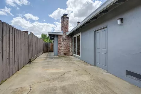 Exterior - 6100 Woodhaven Ave, Carmichael, CA 95608 photo 2 of 27
