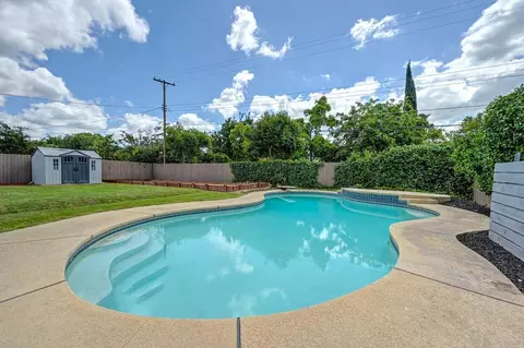 Exterior - 6100 Woodhaven Ave, Carmichael, CA 95608 photo 15 of 27