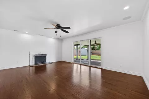 Living - 6100 Woodhaven Ave, Carmichael, CA 95608 photo 3 of 6