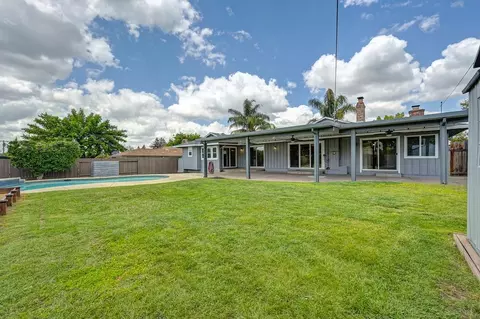 Exterior - 6100 Woodhaven Ave, Carmichael, CA 95608 photo 8 of 27