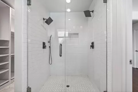 Bath - 6100 Woodhaven Ave, Carmichael, CA 95608 photo 4 of 4