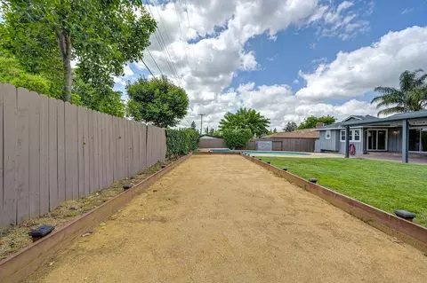 Exterior - 6100 Woodhaven Ave, Carmichael, CA 95608 photo 11 of 27