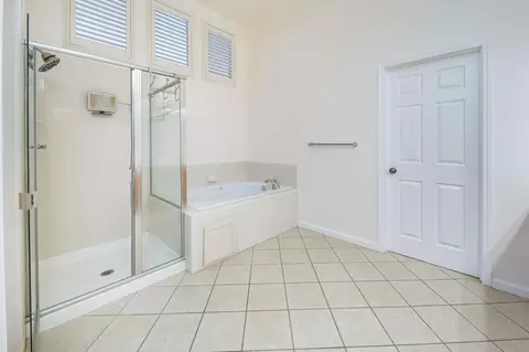 Bath - 1705 Avignon Ln, Modesto, CA 95356 photo 3 of 7