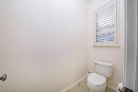 Bath - 1705 Avignon Ln, Modesto, CA 95356 photo 6 of 7