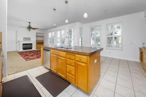 Kitchen - 1705 Avignon Ln, Modesto, CA 95356 photo 5 of 8