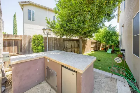 Exterior - 1705 Avignon Ln, Modesto, CA 95356 photo 14 of 17