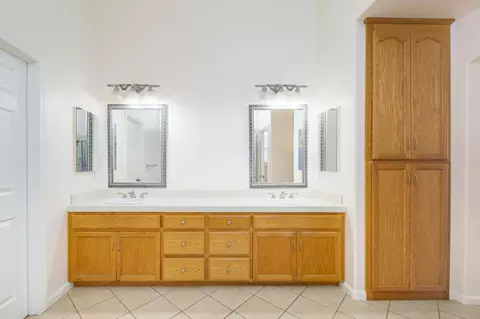 Bath - 1705 Avignon Ln, Modesto, CA 95356 photo 5 of 7
