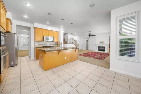 Kitchen - 1705 Avignon Ln, Modesto, CA 95356 photo 4 of 8