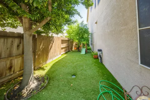 Exterior - 1705 Avignon Ln, Modesto, CA 95356 photo 16 of 17