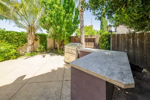 Exterior - 1705 Avignon Ln, Modesto, CA 95356 photo 15 of 17