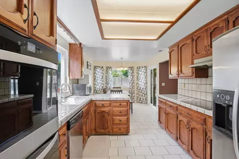 Kitchen - 1669 London Ave, Manteca, CA 95336 photo 4 of 4