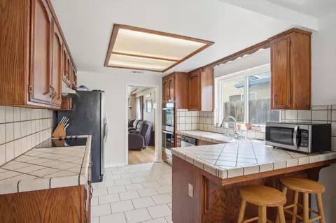 Kitchen - 1669 London Ave, Manteca, CA 95336 photo 1 of 4