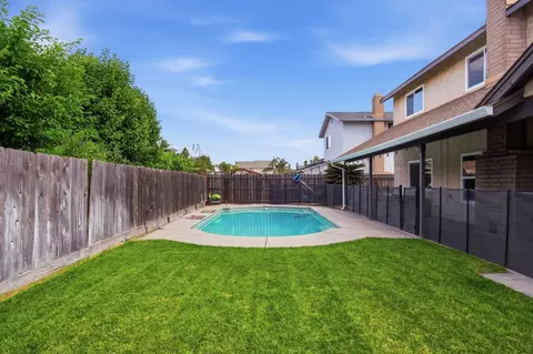 Exterior - 1669 London Ave, Manteca, CA 95336 photo 4 of 6