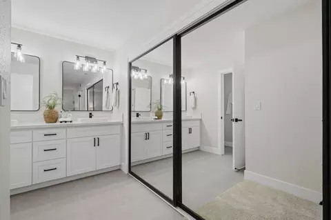 Bath - 2534 Garfield Ave, Carmichael, CA 95608 photo 4 of 7