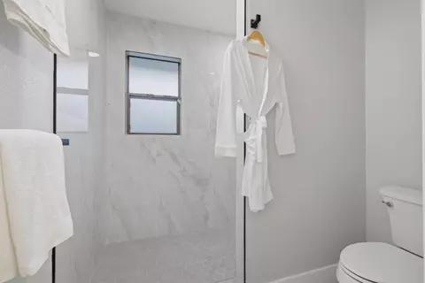 Bath - 2534 Garfield Ave, Carmichael, CA 95608 photo 6 of 7