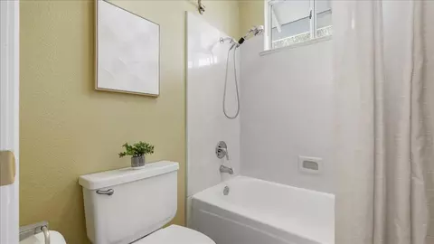 Bath - 420 Falcon Ct, Tracy, CA 95376 photo 4 of 4