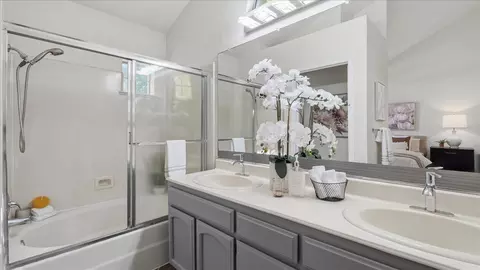 Bath - 420 Falcon Ct, Tracy, CA 95376 photo 2 of 4