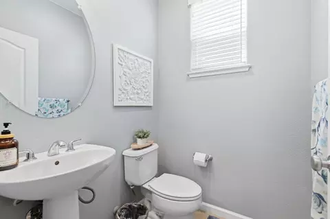 Bath - 1504 Christiansen Dr, Modesto, CA 95355 photo 1 of 3