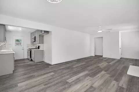 Living - 222 Pereira Ave, Tracy, CA 95376 photo 2 of 5