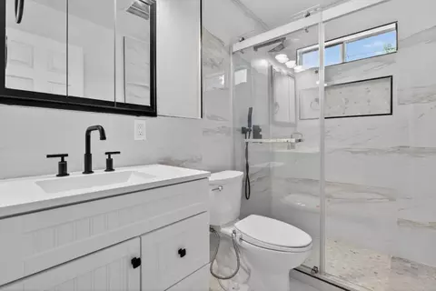 Bath - 222 Pereira Ave, Tracy, CA 95376 photo 1 of 1