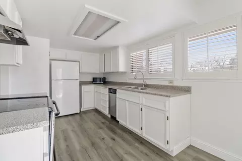 Kitchen - 3701 Colonial Dr #164, Modesto, CA 95356 photo 2 of 4