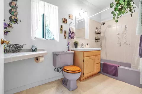 Bath - 14638 Flicker Dr, Grass Valley, CA 95949 photo 3 of 3