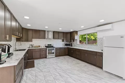 Kitchen - 2818 Clark Ave, Carmichael, CA 95608 photo 6 of 7