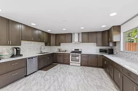 Kitchen - 2818 Clark Ave, Carmichael, CA 95608 photo 5 of 7