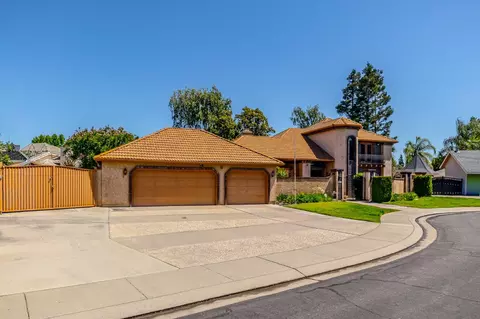 Exterior - 2501 Hilversum Ln, Modesto, CA 95356 photo 3 of 12