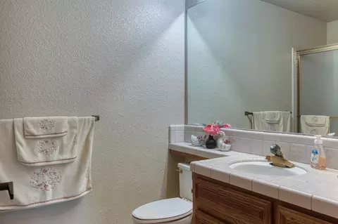Bath - 2501 Hilversum Ln, Modesto, CA 95356 photo 1 of 4