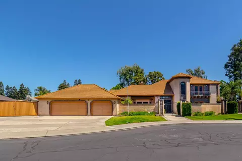 Exterior - 2501 Hilversum Ln, Modesto, CA 95356 photo 2 of 12