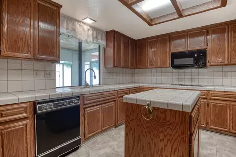 Kitchen - 2501 Hilversum Ln, Modesto, CA 95356 photo 2 of 3