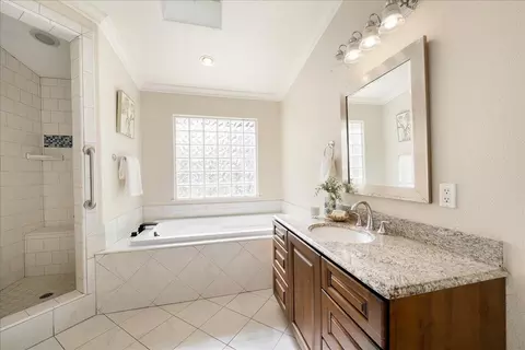 Bath - 6817 Rappahannock Way, Carmichael, CA 95608 photo 7 of 7