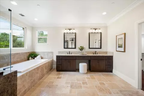 Bath - 6817 Rappahannock Way, Carmichael, CA 95608 photo 3 of 7