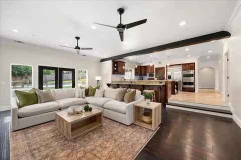 Living - 6817 Rappahannock Way, Carmichael, CA 95608 photo 4 of 5