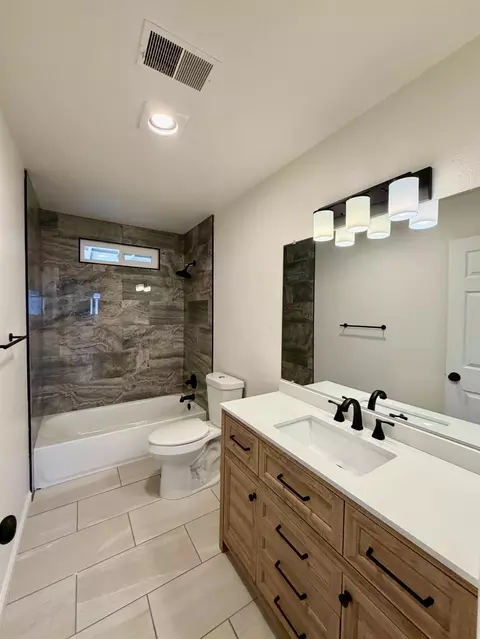 Bath - 5204 7th St, Keyes, CA 95328 photo 1 of 3