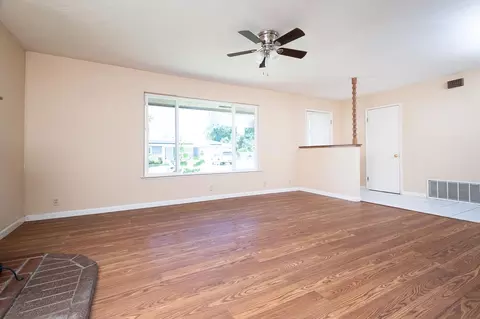 Living - 1048 Laurel Ave, Olivehurst, CA 95961 photo 4 of 6