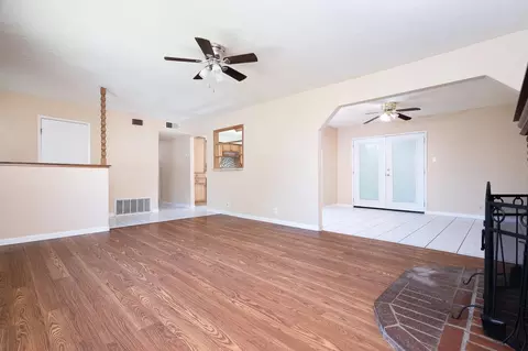 Living - 1048 Laurel Ave, Olivehurst, CA 95961 photo 5 of 6