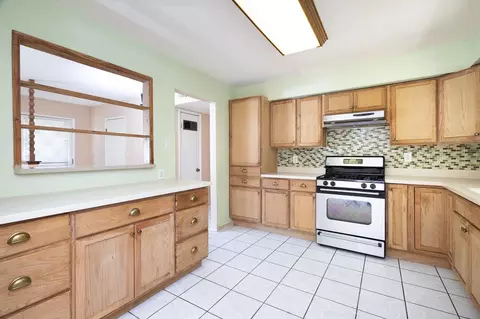 Kitchen - 1048 Laurel Ave, Olivehurst, CA 95961 photo 3 of 3