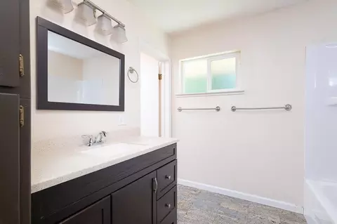 Bath - 1048 Laurel Ave, Olivehurst, CA 95961 photo 1 of 2