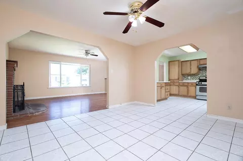 Living - 1048 Laurel Ave, Olivehurst, CA 95961 photo 2 of 6