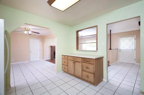 Entry Way - 1048 Laurel Ave, Olivehurst, CA 95961 photo 1 of 1