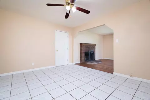 Living - 1048 Laurel Ave, Olivehurst, CA 95961 photo 1 of 6