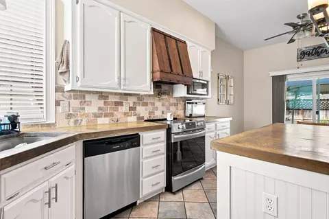 Kitchen - 245 Douma Way, Ripon, CA 95366 photo 2 of 8