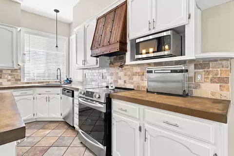 Kitchen - 245 Douma Way, Ripon, CA 95366 photo 5 of 8