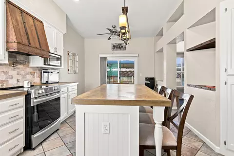 Kitchen - 245 Douma Way, Ripon, CA 95366 photo 3 of 8