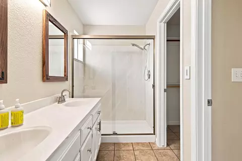 Bath - 245 Douma Way, Ripon, CA 95366 photo 2 of 3